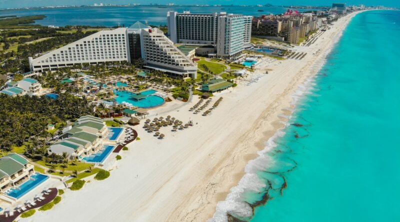 vista aérea de la zona de hoteles en Cancún, México